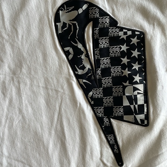 Graphic Nike T shirt - Picture 3 of 5